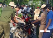 Người đàn ông tử vong bên xe máy ở mương nước