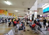 Bến xe Miền Đông đông lạ thường sau nhiều ngày vắng vẻ