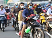 Người dân đổ về quê, cửa ngõ phía tây TP.HCM kẹt cứng