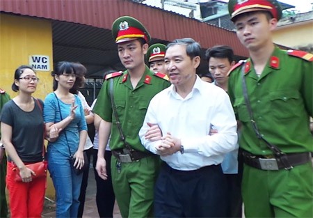 Dương Chí Dũng tỏ ra rất vui vẻ, lạc quan khi rời toà phúc thẩm trước ngày bị tuyên án.