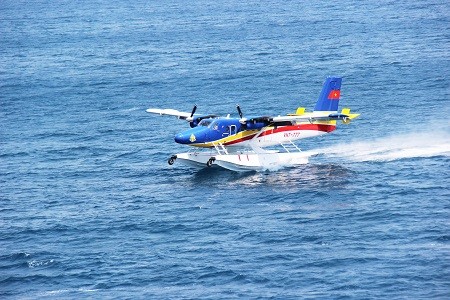 Tàu ngầm Kilo trình diễn dịp kỷ niệm 60 năm thành lập Hải quân Việt Nam
