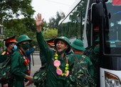 Hàng chục ngàn thanh niên cả nước hồ hởi lên đường nhập ngũ