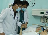 BS Chợ Rẫy về Đồng Nai hỗ trợ bệnh nhân ngộ độc pate chay