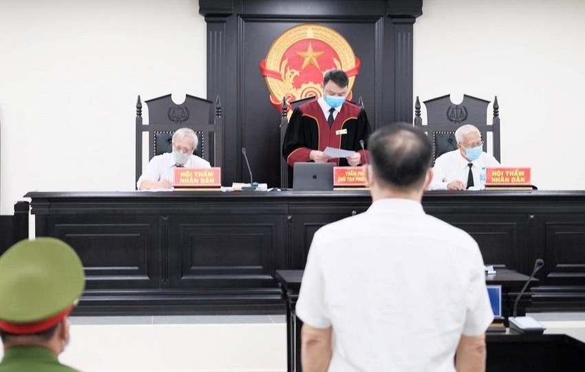 Tòa xử đến 21 giờ 30, cựu đại tá Phùng Anh Lê nói lời sau cùng ảnh 2