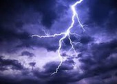 2 người bị sét đánh thương vong dưới ruộng