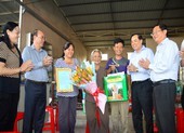 Cụ bà chia sẻ nước ngọt trong mùa hạn mặn được khen ngợi
