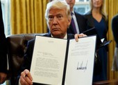 Ông Trump ngăn mạng xã hội kiểm duyệt, dọa đóng cửa Twitter