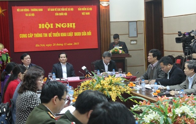 BHXH Việt Nam giải đáp trực tuyến về Luật BHXH mới ảnh 1