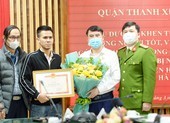 Khen thưởng người cứu cháu bé rơi từ tầng 12