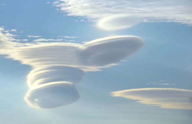 Những đám mây hình đĩa bay trên bầu trời Anh ảnh 4
