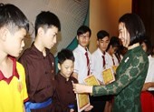Quỹ học bổng Vừ A Dính 'ươm mầm tương lai' cho 345 em