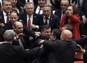 Nghị sĩ Thổ Nhĩ Kỳ 'choảng' nhau liên quan chiến sự Idlib