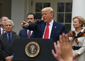 Ông Trump nói sẽ đi xét nghiệm COVID-19 sớm