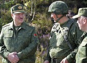 Belarus đóng biên giới phía Tây, quân đội vào thế báo động cao