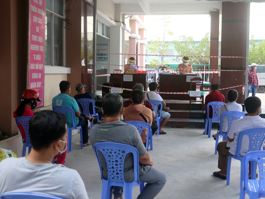 Mượn xe của người khác có bị phạt lỗi không chính chủ? ảnh 1