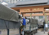 Đang thông quan các xe nông sản ùn ứ sang Trung Quốc