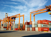 Nhiều nhà máy đóng cửa, ngành logistics khóc ròng