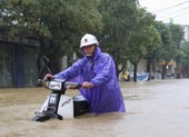 Nước lên nhanh, Quảng Bình, Quảng Trị nhiều nơi ngập sâu trong đêm