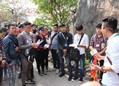 Mạnh tay dẹp hướng dẫn viên chui Trung Quốc