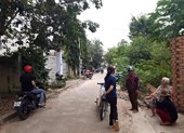Mẹ hoảng loạn khi thấy con trai chết trong tư thế treo cổ