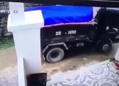 Khởi tố tài xế lùi xe làm chết bé 20 tháng rồi xóa dấu vết