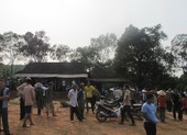 Vì sao người dân bắt công an, đốt xe cán bộ xã?