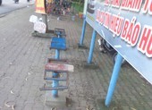 "Chông" trên vỉa hè