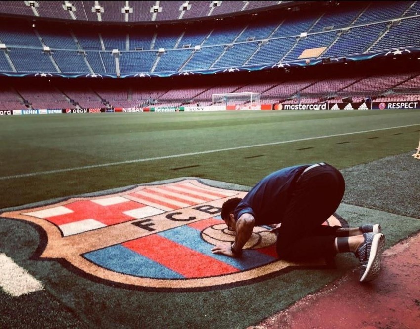 Rơi nước mắt với tâm thư của Alves chia tay Barca