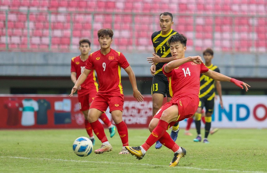 HLV Đinh Thế Nam nói gì sau trận thua đau Malaysia 0-3? ảnh 2