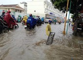 Sài Gòn lại mưa xối xả, có nơi ngập gần 1 m