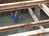 Cận cảnh thi công dự án chống ngập 10.000 tỉ dưới đáy sông