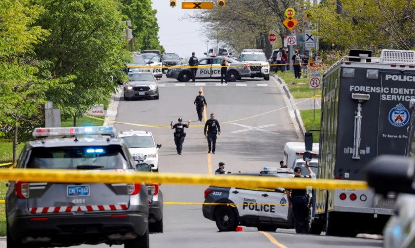 Cảnh sát Canada bắn chết 1 người mang súng gần trường học ở Toronto ảnh 1