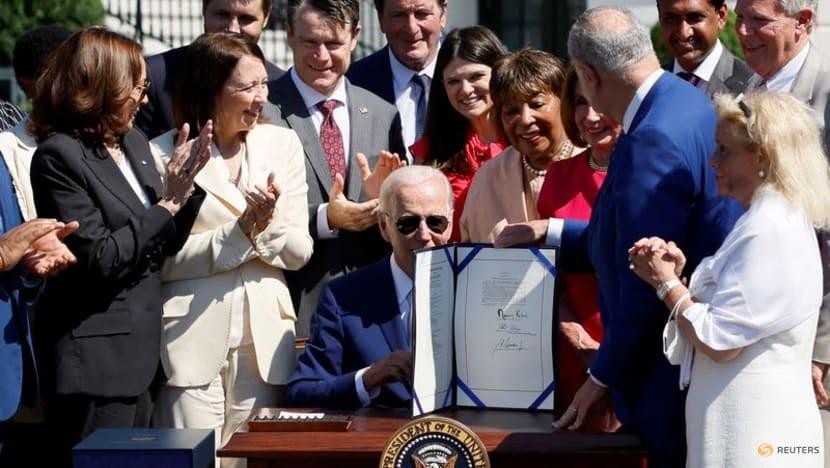Ông Biden ký dự luật chi gần 53 tỉ USD phát triển sản phẩm bán dẫn, cạnh tranh với Trung Quốc ảnh 1