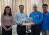 Dinh dưỡng Khánh Hòa trao 100 triệu đồng cho miền Trung
