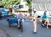 Phát cẩm nang, tờ rơi cho xe cũ nát trước ngày xử phạt