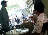 Người đánh giày chặt chém gặp phải thanh niên 'cứng'