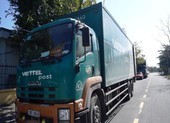CSGT giữ 2 xe chở bưu phẩm vì nghi vận chuyển hàng lậu