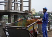 Cá chết trắng hồ giữa trung tâm TP Đông Hà