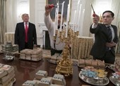Ông Trump đãi khách đồ ăn nhanh vì bếp Nhà Trắng nghỉ làm