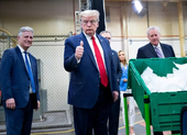 Ông Trump nói mất ngủ khi nghĩ đến người chết do COVID-19