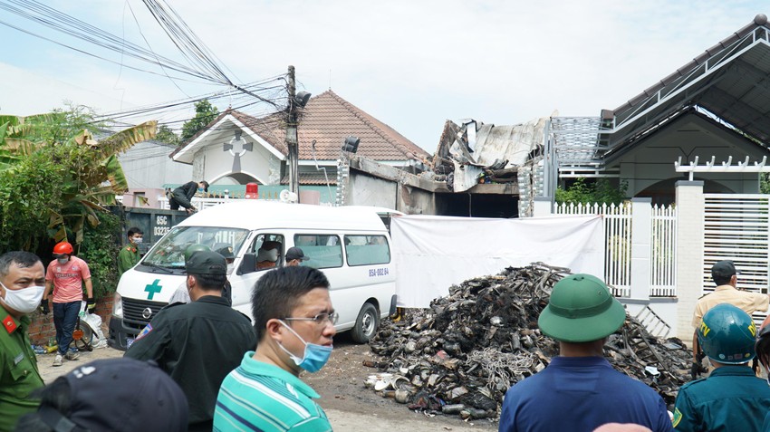 Tìm thấy thi thể 3 mẹ con trong căn nhà cháy ở Ninh Thuận ảnh 1