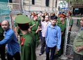 Đề nghị tử hình kẻ đâm chết bé trai bênh cha mình
