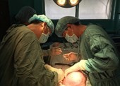 Mang khối u nặng 5 kg mà tưởng do béo bụng