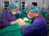 Bị cắt tinh hoàn do trước đó chẩn đoán nhầm bệnh