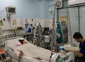 Kẹt xe nửa tiếng, vừa đến cổng bệnh viện bé gái ngưng tim