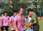 Huỳnh Kesley cay đắng nhìn Trần Thành ghi bàn kết liễu