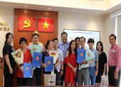 Trao quyết định nhập quốc tịch Việt Nam cho 4 người