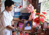 Đánh chết em trên tay mẹ