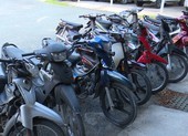 Thấy công an, 12 người chở thuốc lá lậu vứt xe máy bỏ chạy