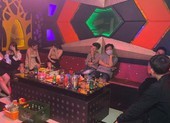 31 khách và tiếp viên hát trong quán karaoke bất chấp lệnh cấm